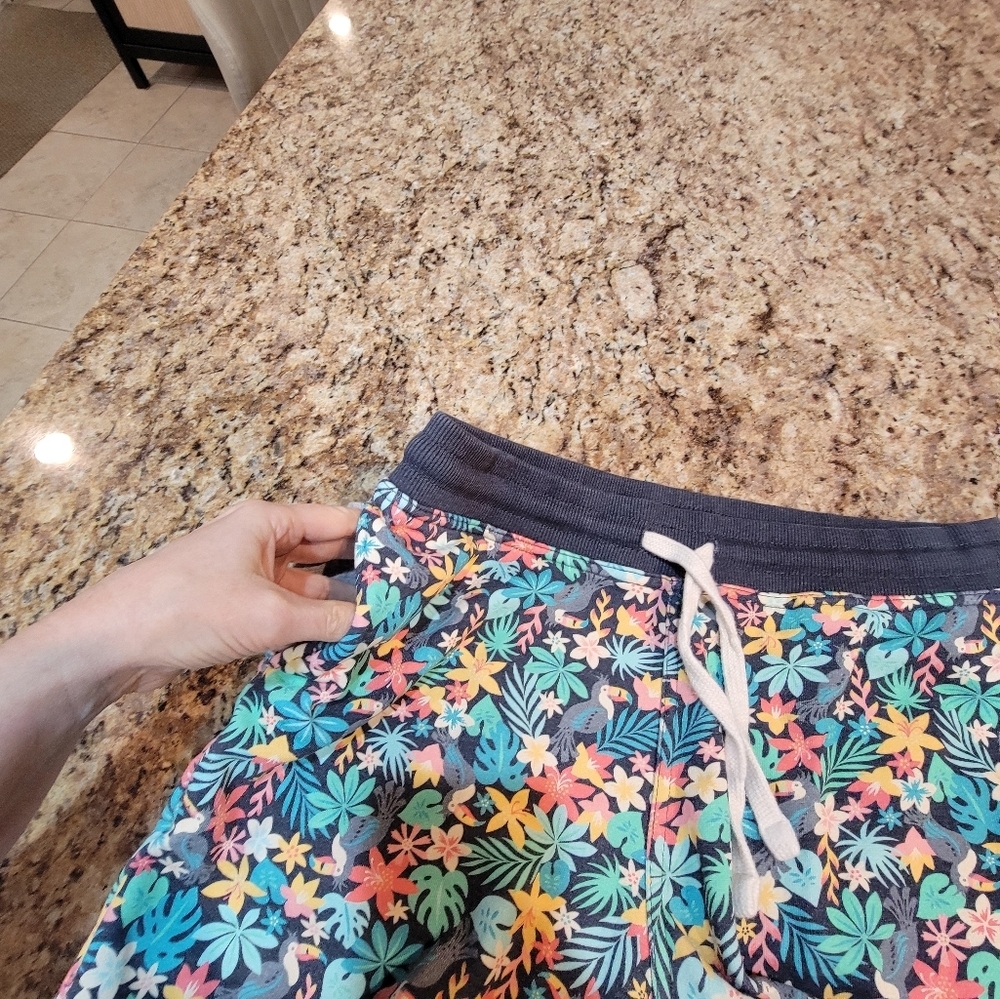 Chubbies French Terry Toucan Tropical Shorts Men's Size Small 7" Inseam - Picture 10 of 10